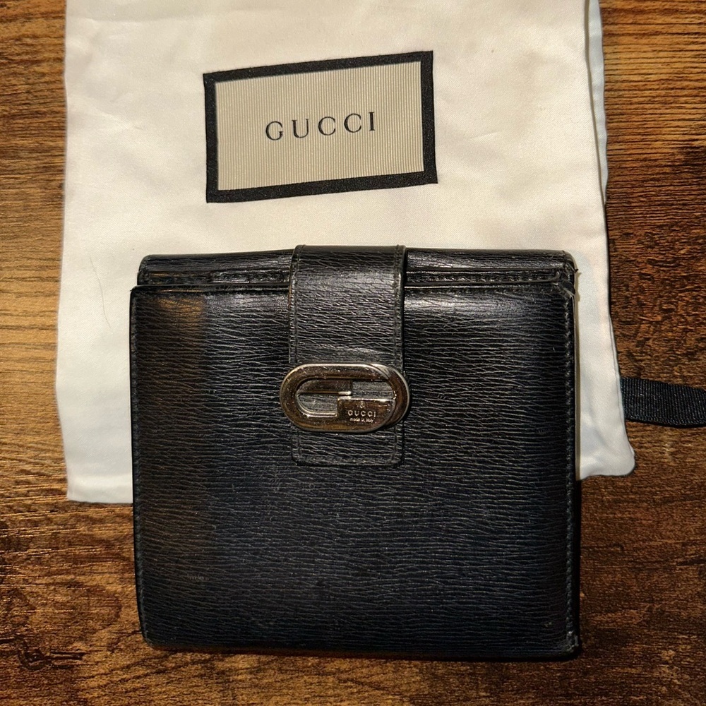 Authentic Vintage Gucci Black Leather Wallet with Dust Bag 035.0416.2106